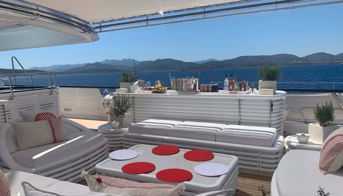 VIRGINIAN yacht charter 4