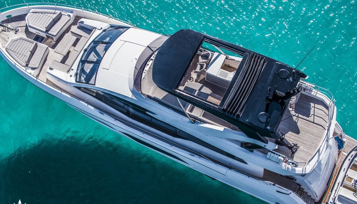 ASCEND yacht charter 4
