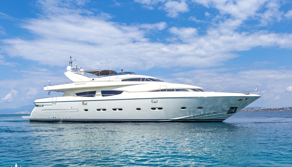 DIVINE yacht charter 2