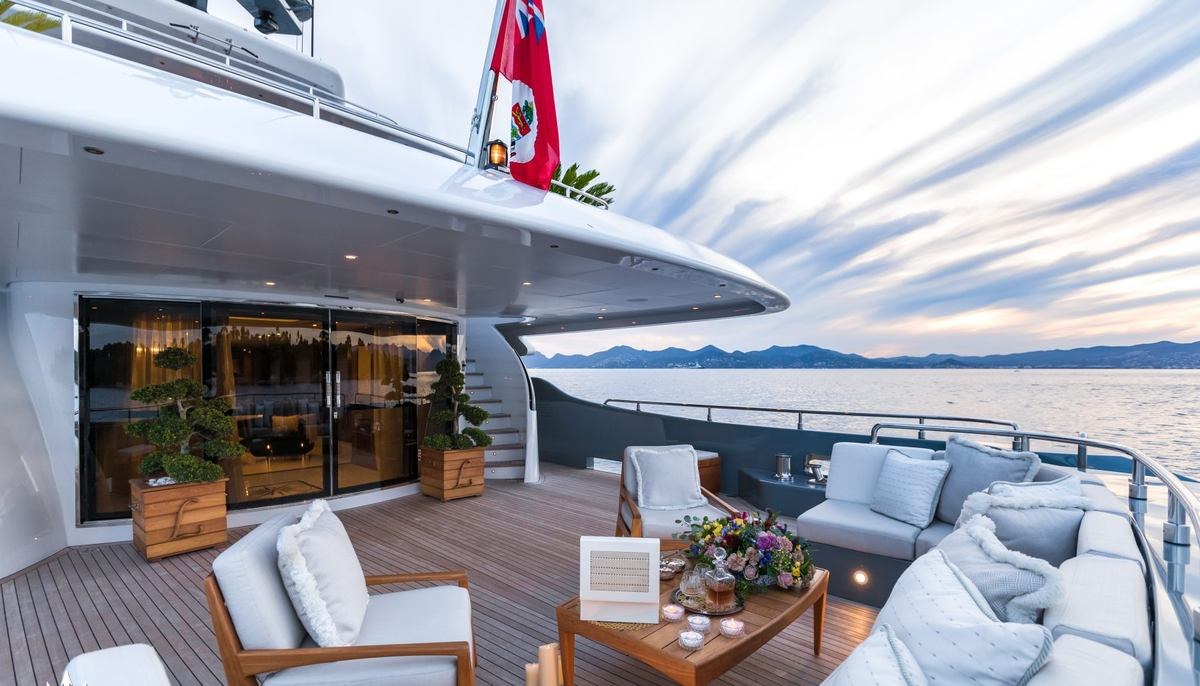 LEGENDA yacht charter 3