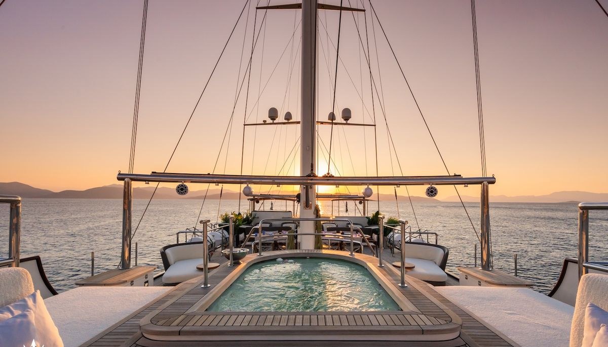THE LANGLEY yacht charter 3