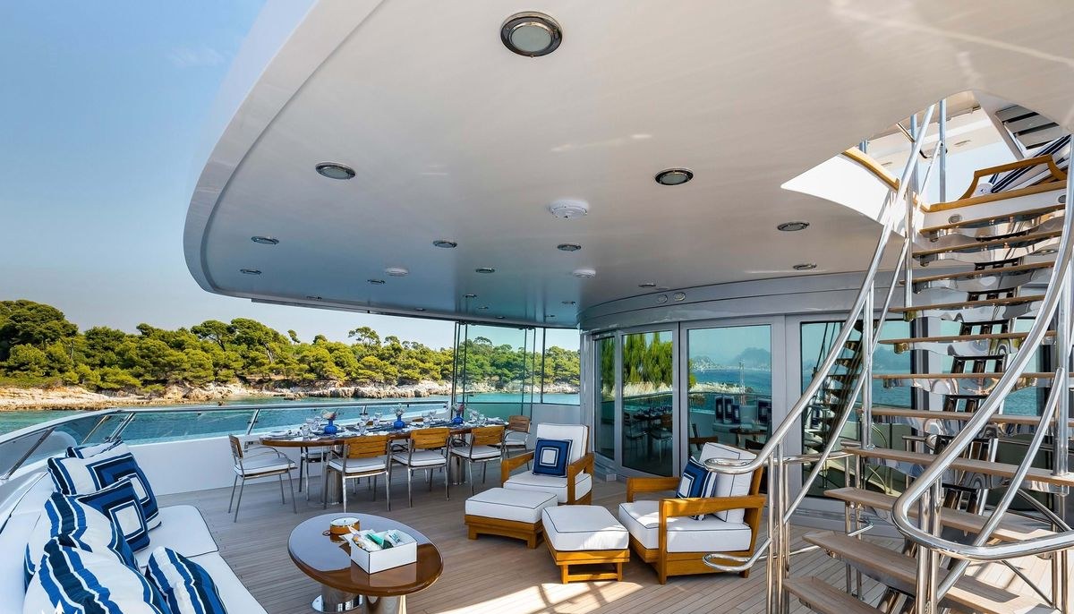 LA TANIA yacht charter 5