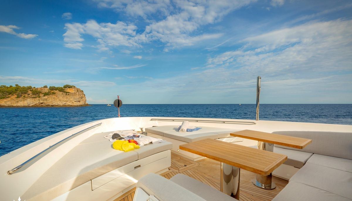 K1 yacht charter 3