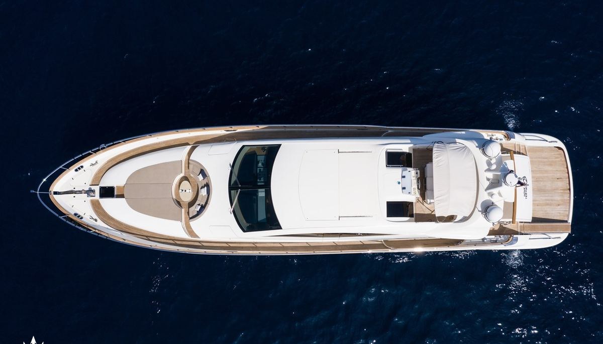 NINETEEN42 yacht charter 3