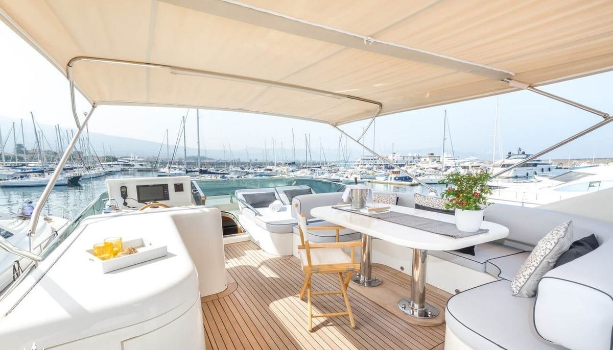 STRADIVARIA yacht charter 3