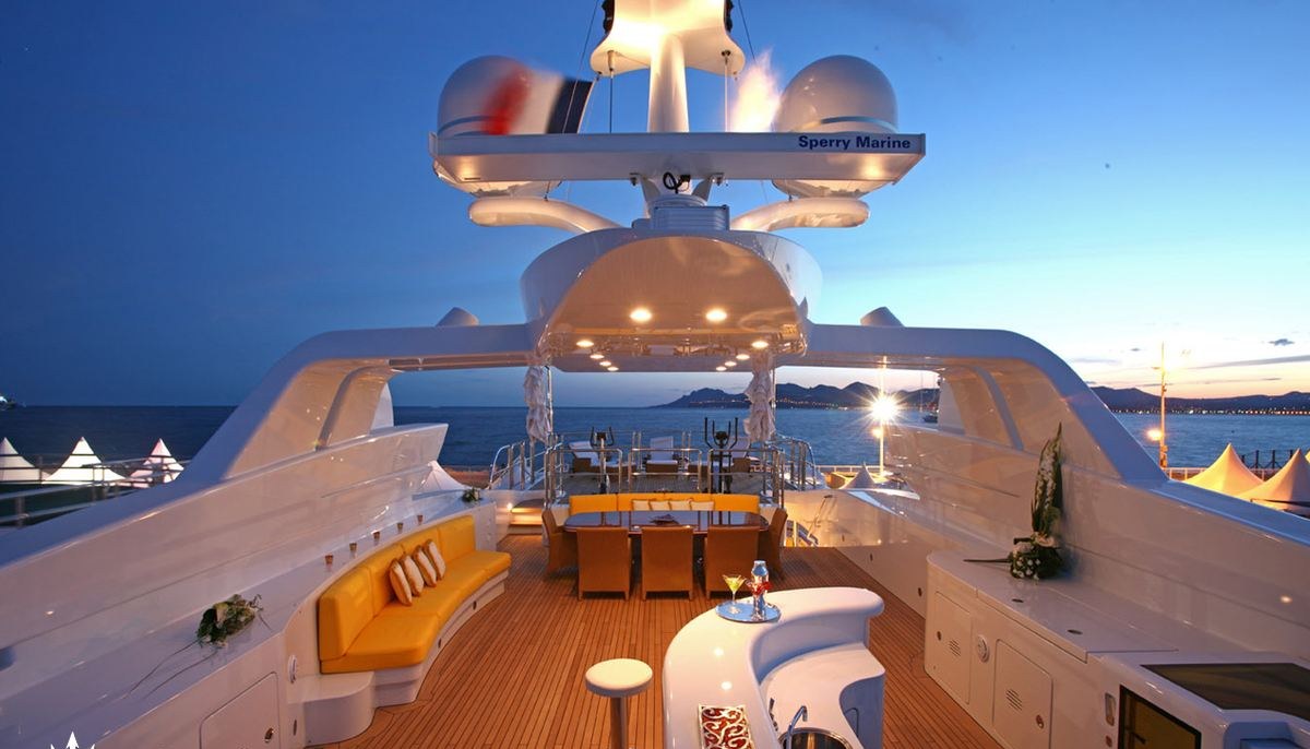 PLATINUM yacht charter 4