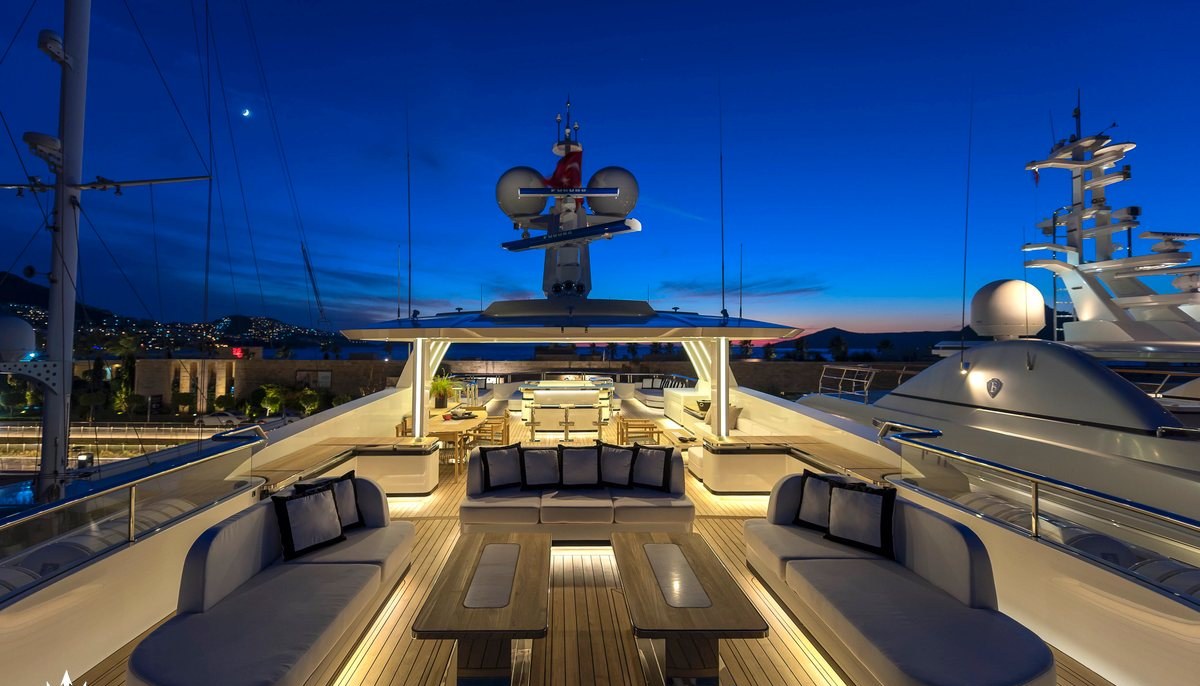 LIQUID SKY yacht charter 3
