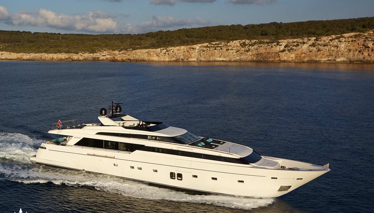 RIANA II yacht charter 2