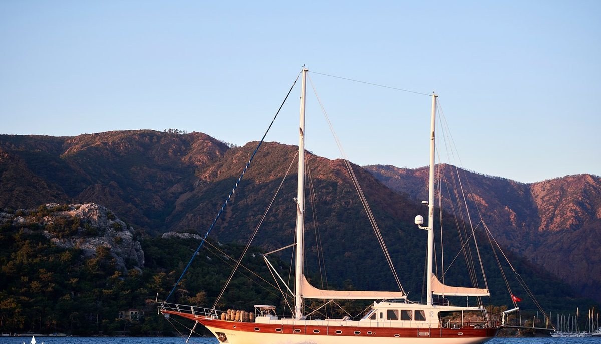KAFTAN yacht charter 2
