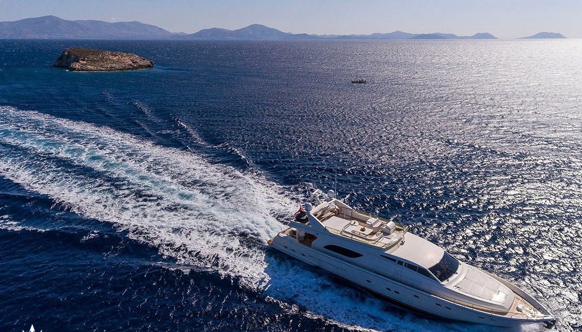 LAZY DAYS yacht charter 2