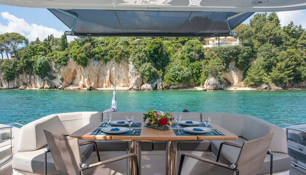 FAR & AWAY yacht charter 5