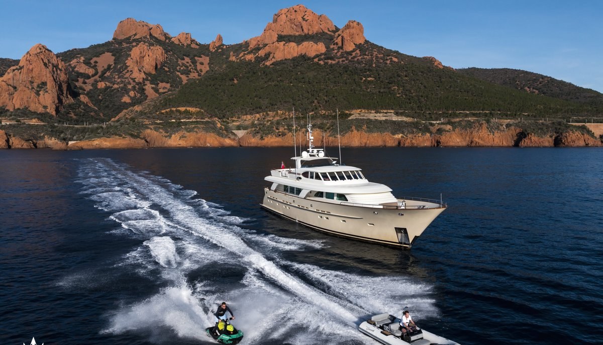 ORIZZONTE yacht charter 2