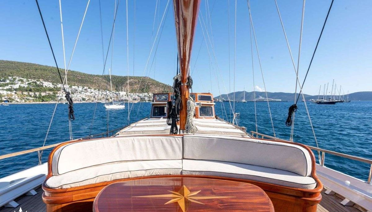 KAVIRA II yacht charter 4