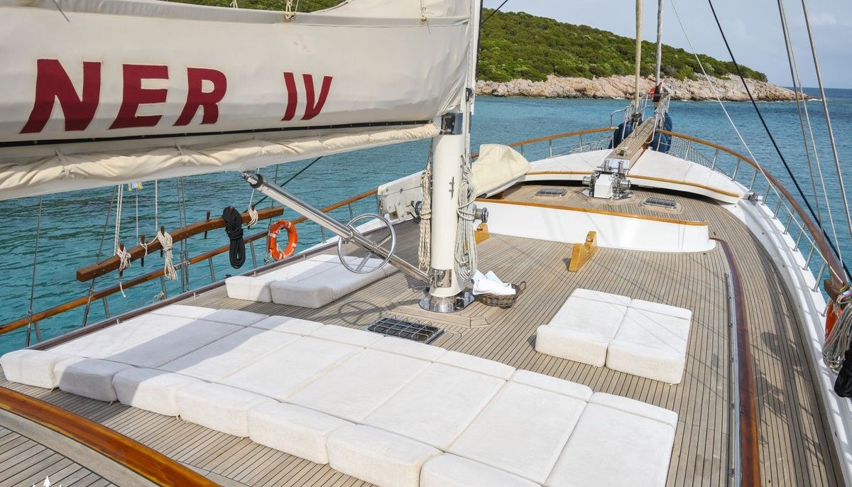 CANER IV yacht charter 4