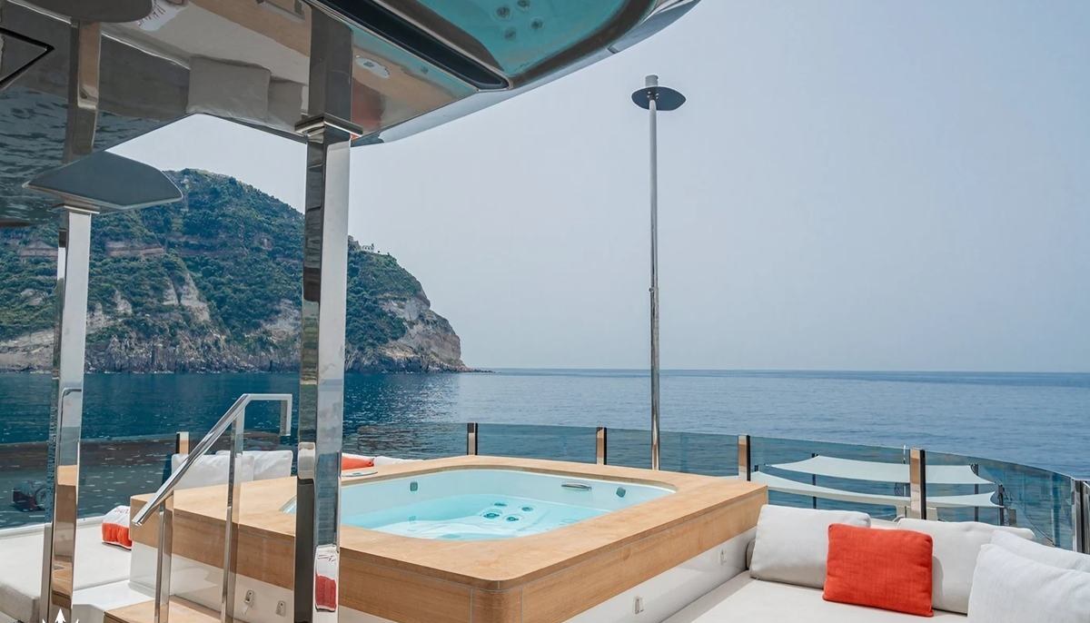 DIANA II yacht charter 4