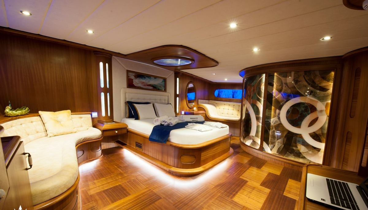 BERRAK SU yacht charter 5