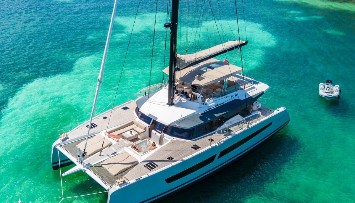 LISA OF THE SEAS yacht charter 2