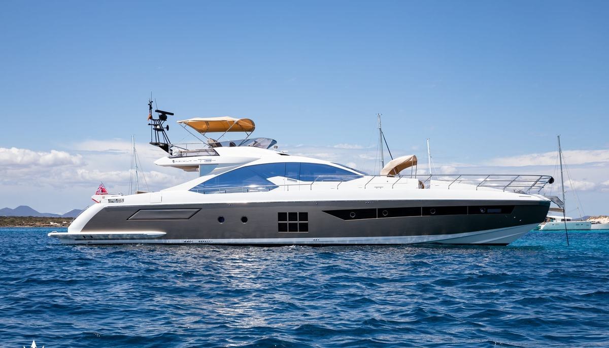 KOMODO yacht charter 2