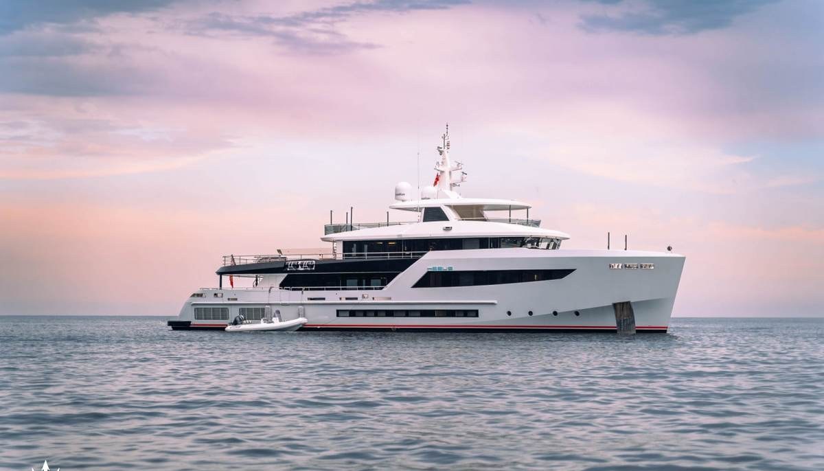 HEEUS yacht charter 2
