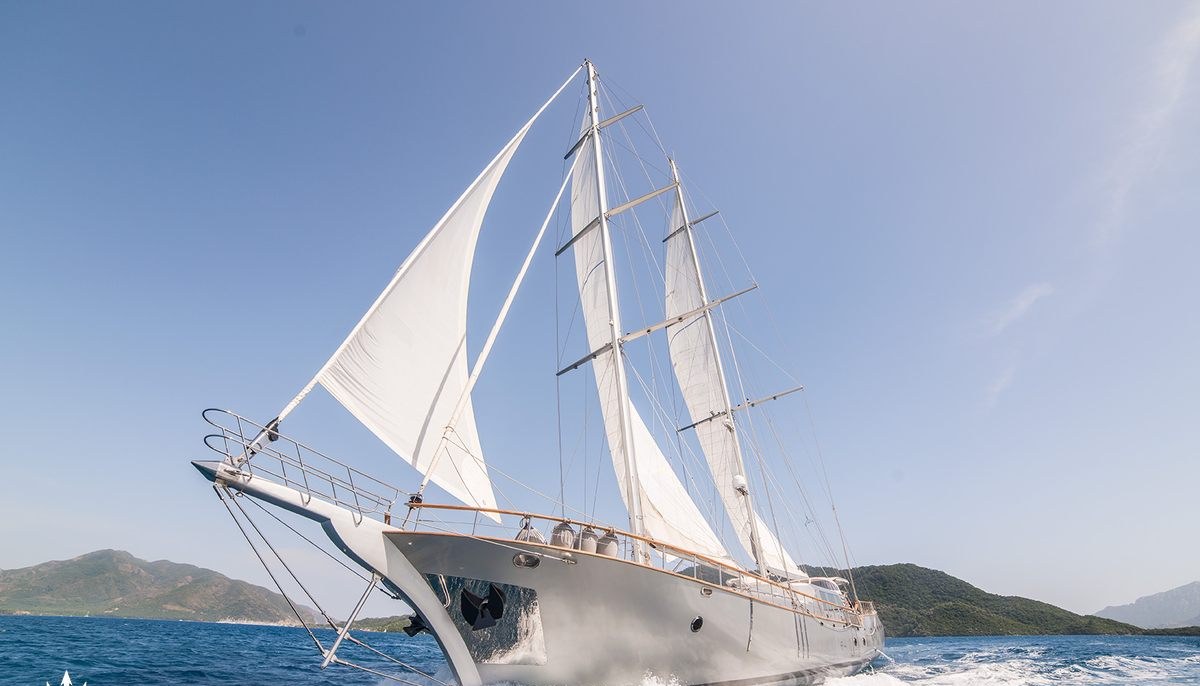 SILVER MOON yacht charter 2
