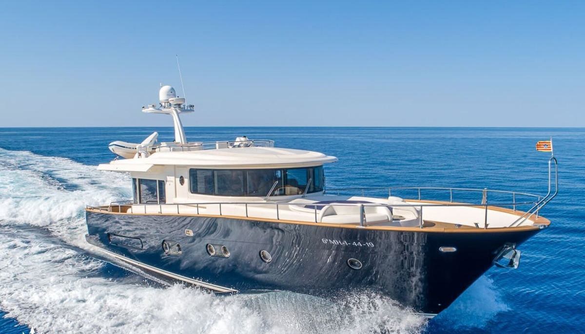 TRABUCAIRE yacht charter 2