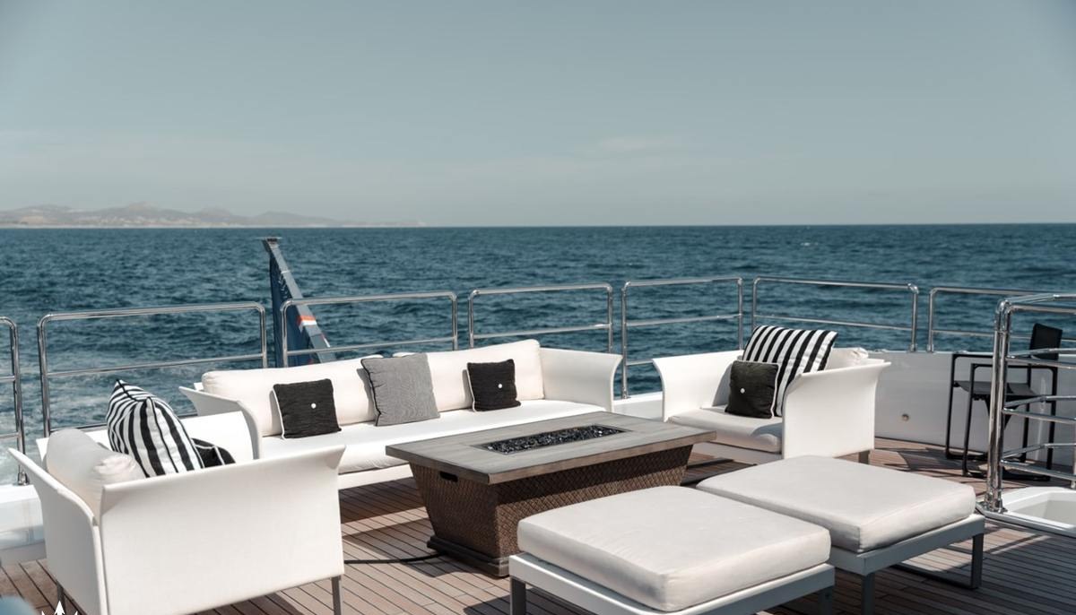 ALTAVITA yacht charter 4
