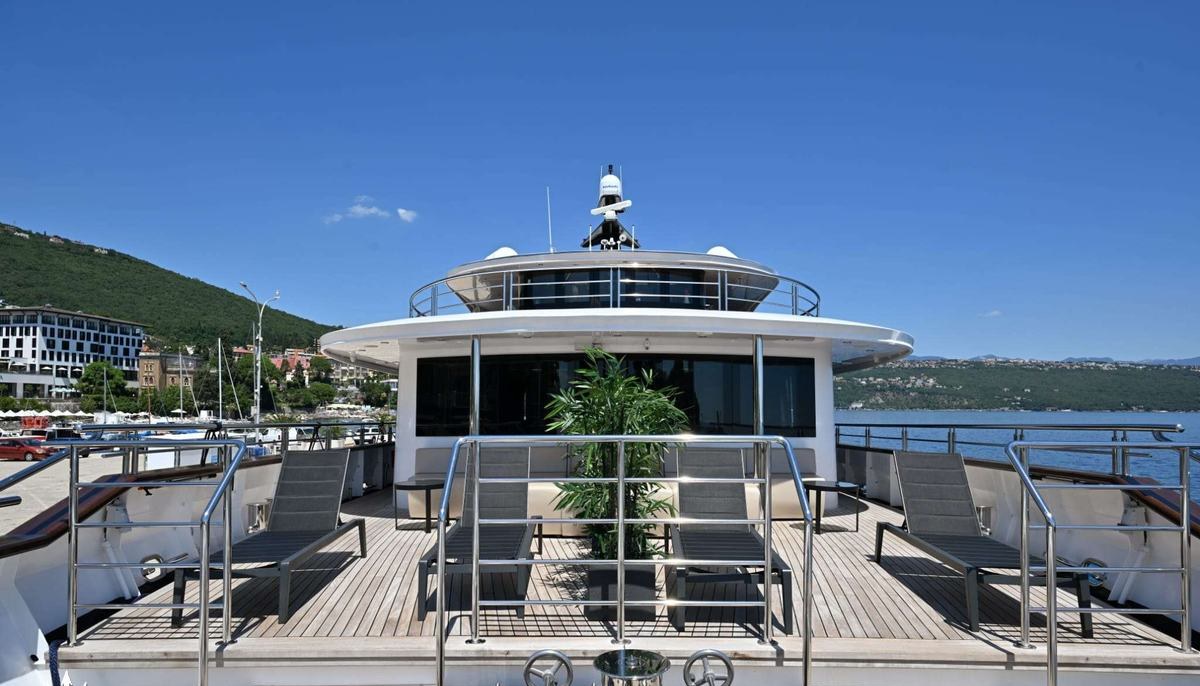 EXCELLENCE NERA yacht charter 3