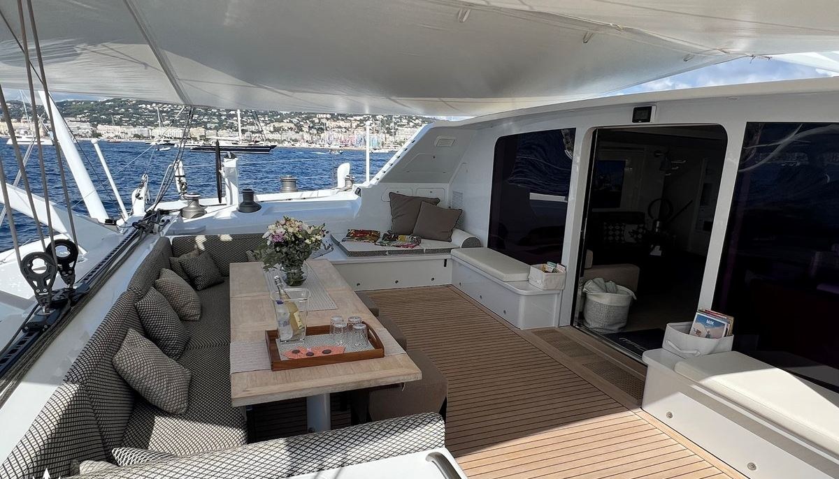 MAGIC CAT yacht charter 5