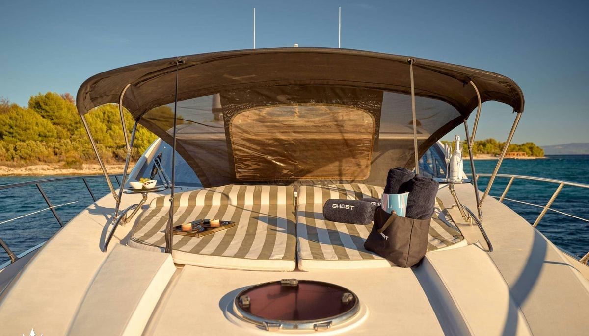 SUNSEEKER PREDATOR 72 GHOST yacht charter 3