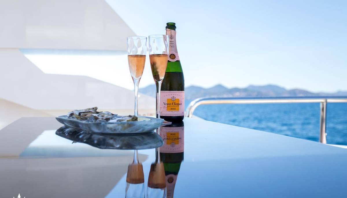 KEROS ISLAND yacht charter 4
