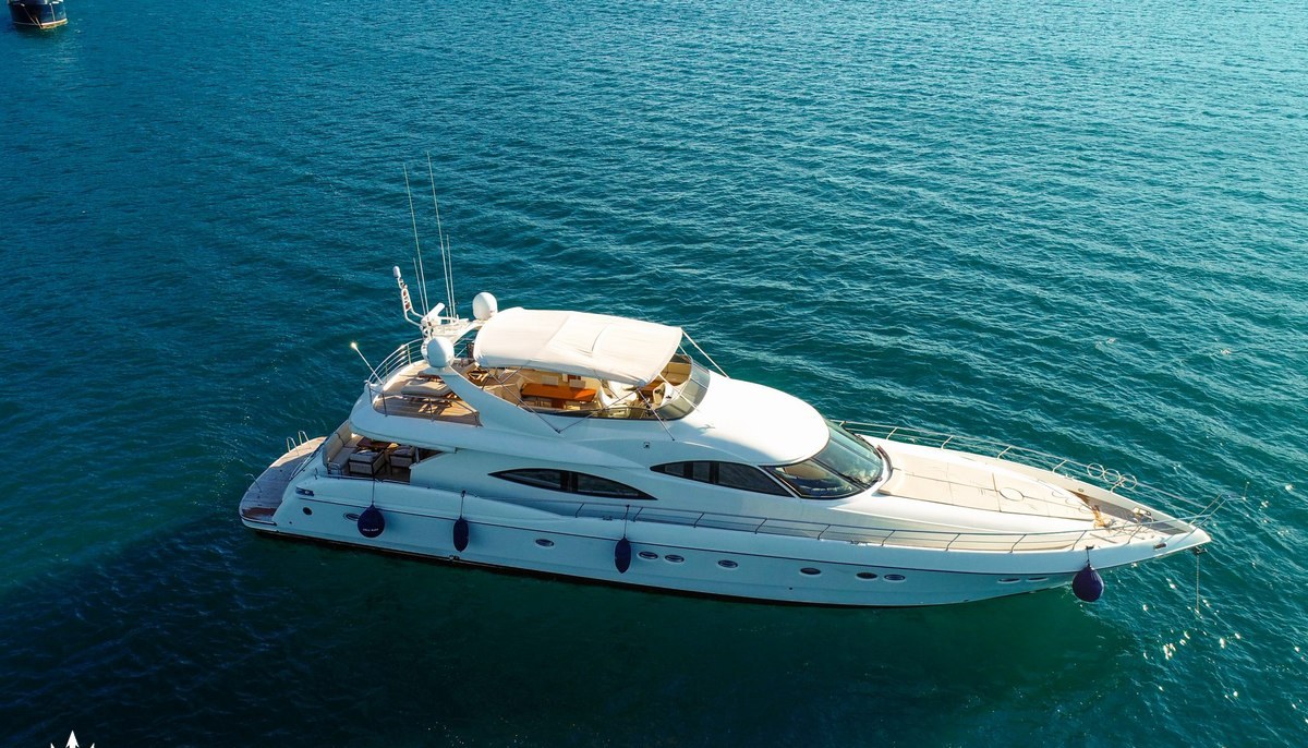 VIVA LOLA yacht charter 2