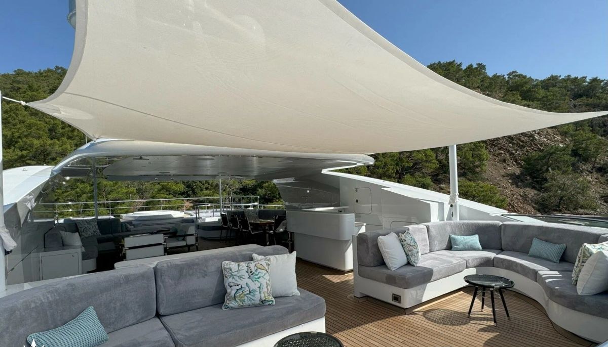 IMMERSIVE yacht charter 4