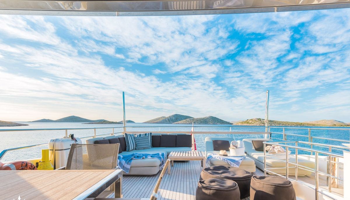 CASA yacht charter 5