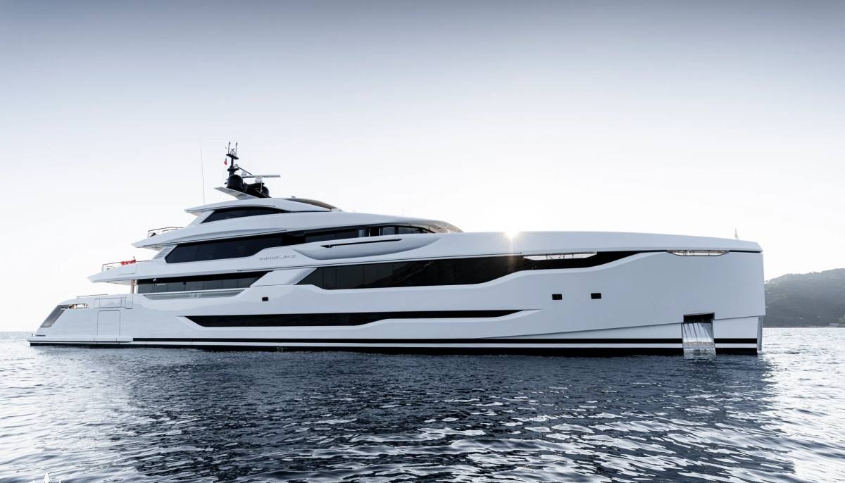 O'MADELEINE yacht charter 2
