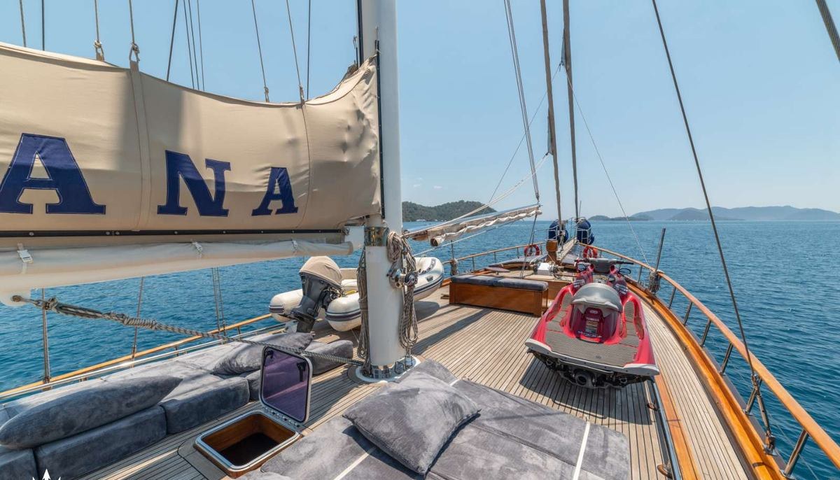 SEMA TUANA yacht charter 4