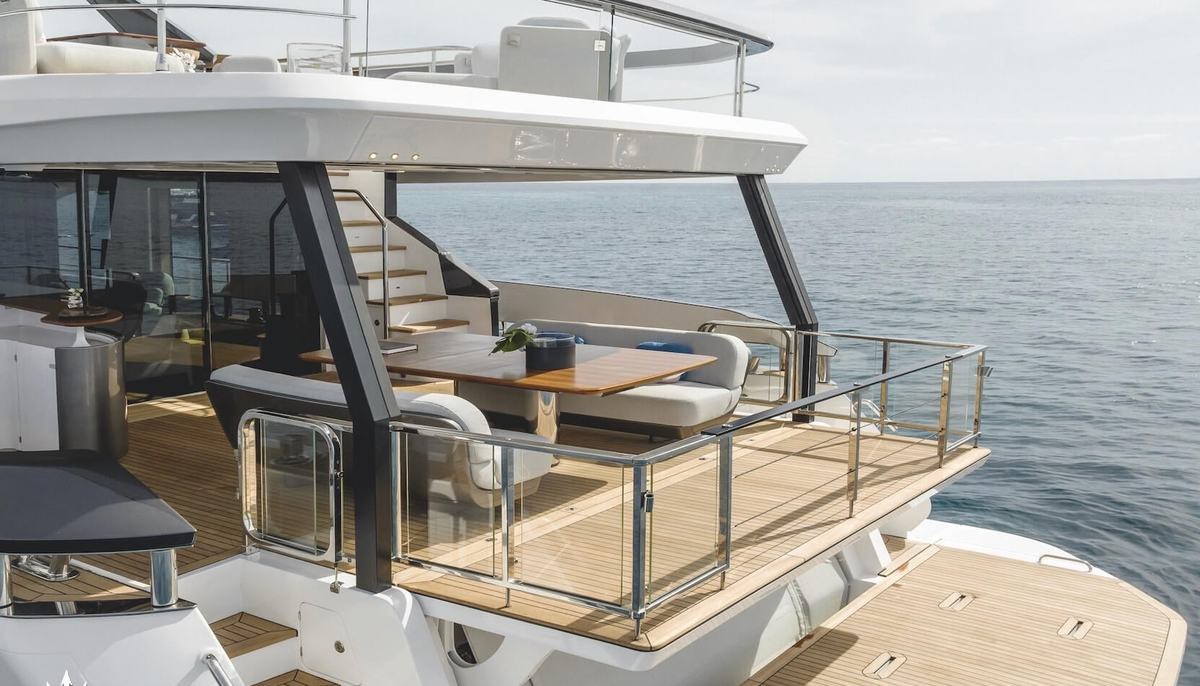FIRST HORIZON yacht charter 5