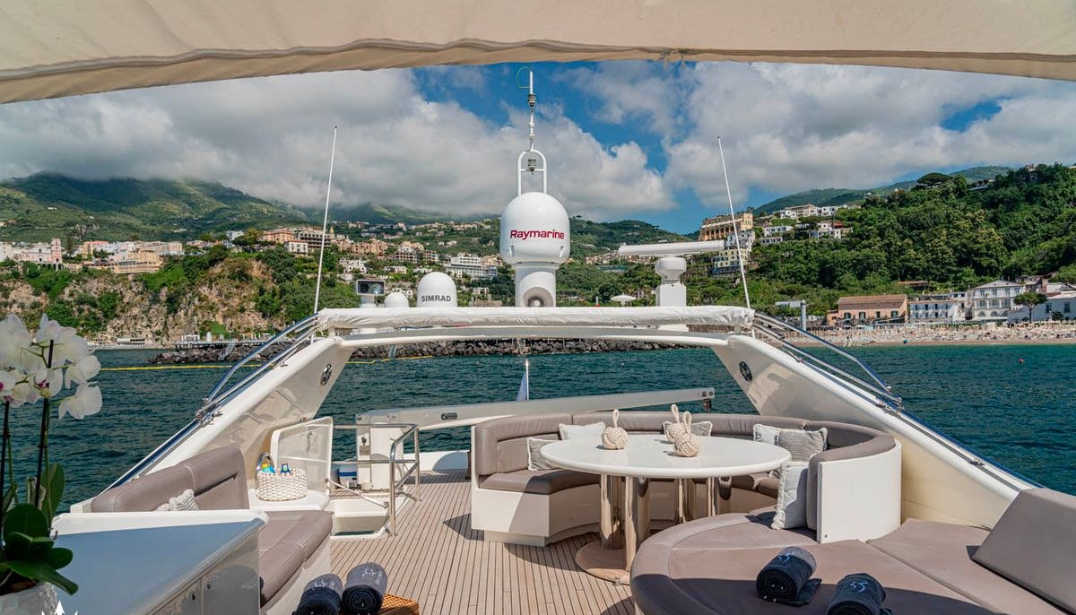 ZIHUATANEJO yacht charter 4