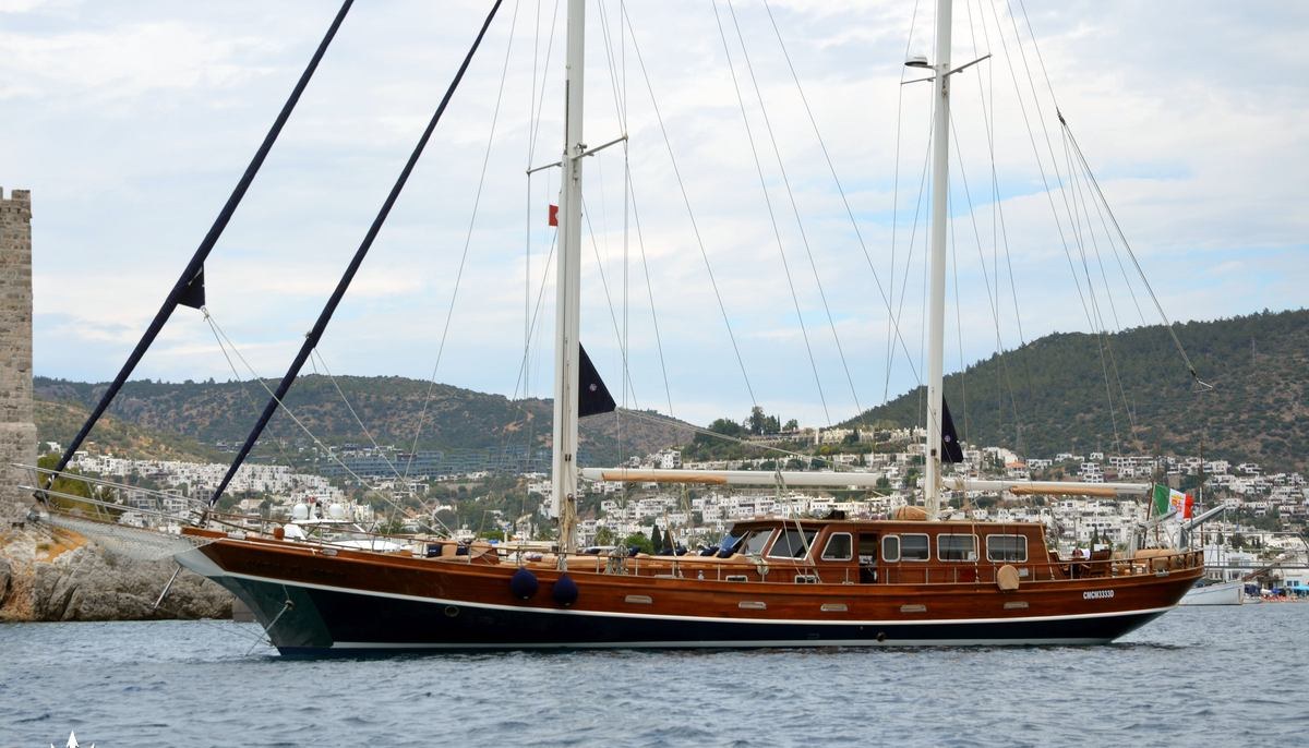MAR & MAR yacht charter 2