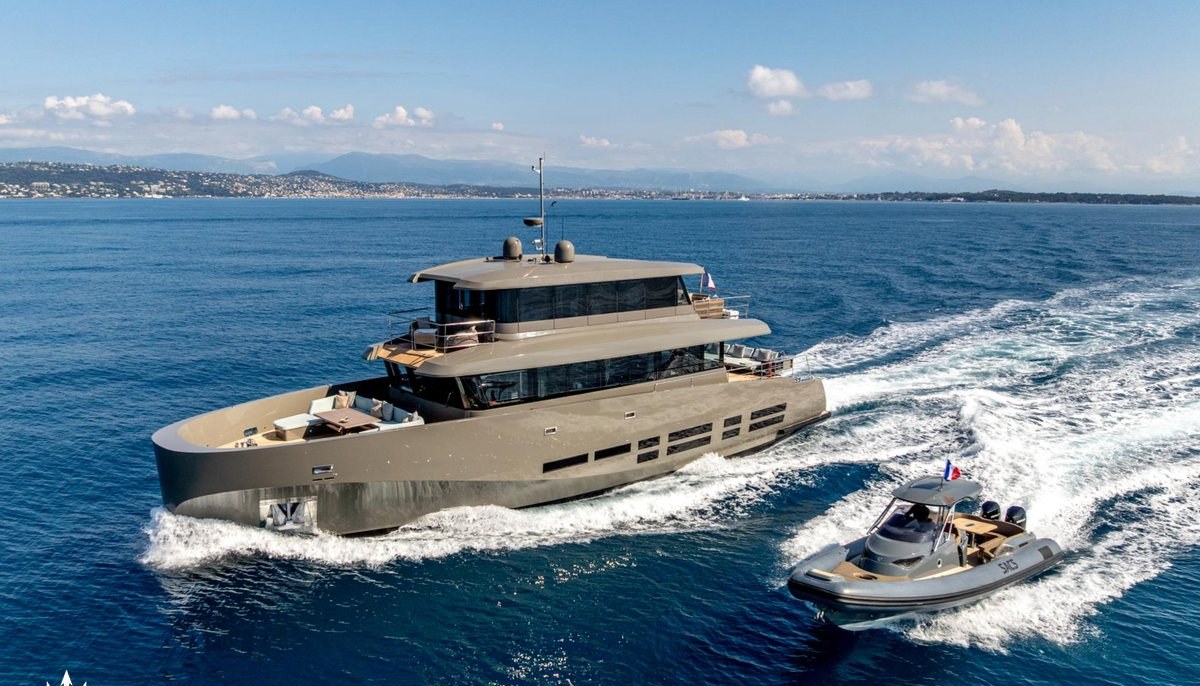 KOKONUT'S WALLY yacht charter 2