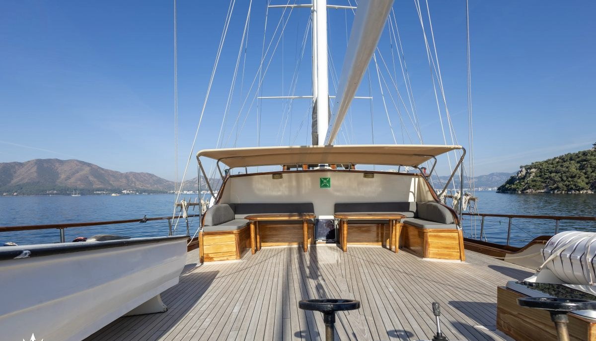 OXYZEN yacht charter 5