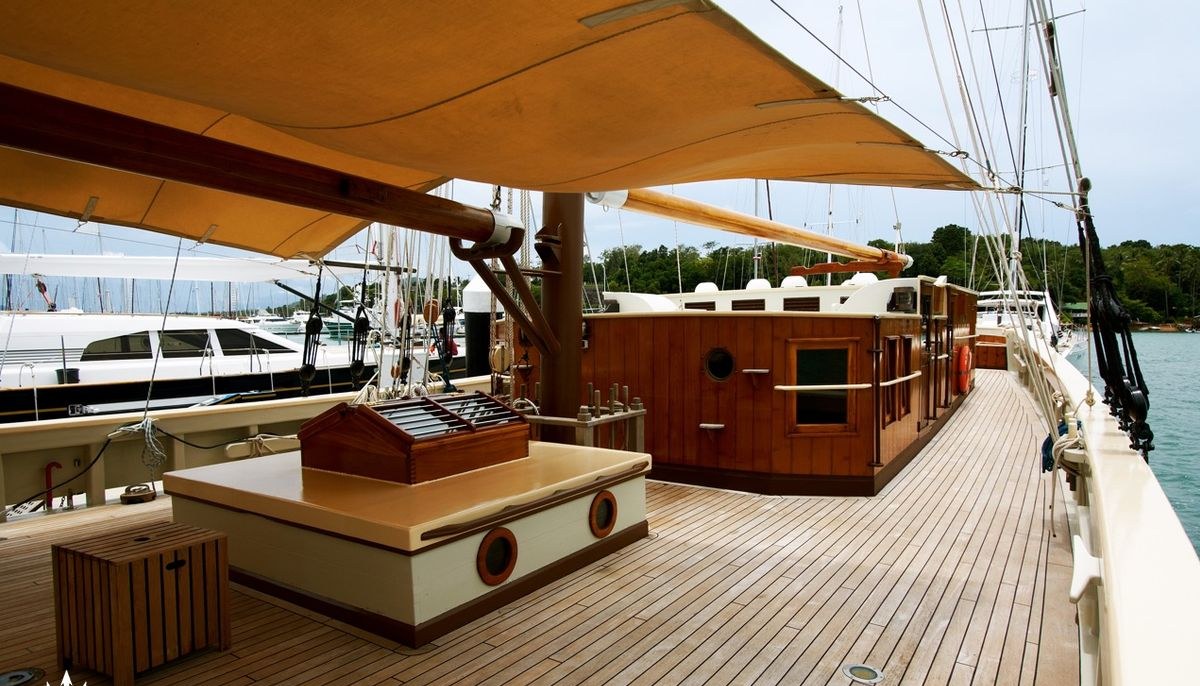 RAJA LAUT yacht charter 5