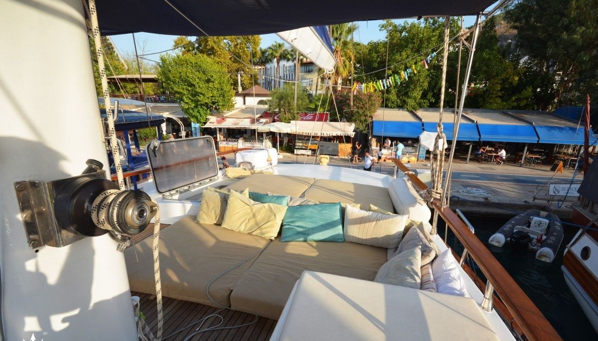 ELOA yacht charter 5