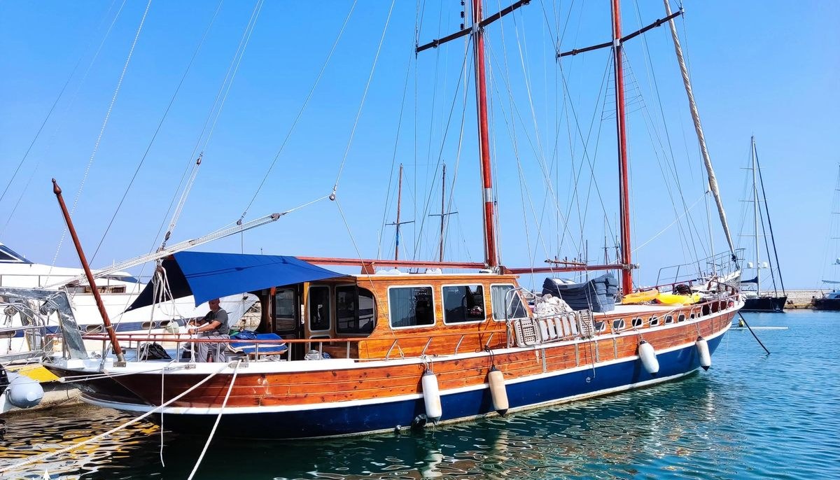 STELLA QUEEN yacht charter 4