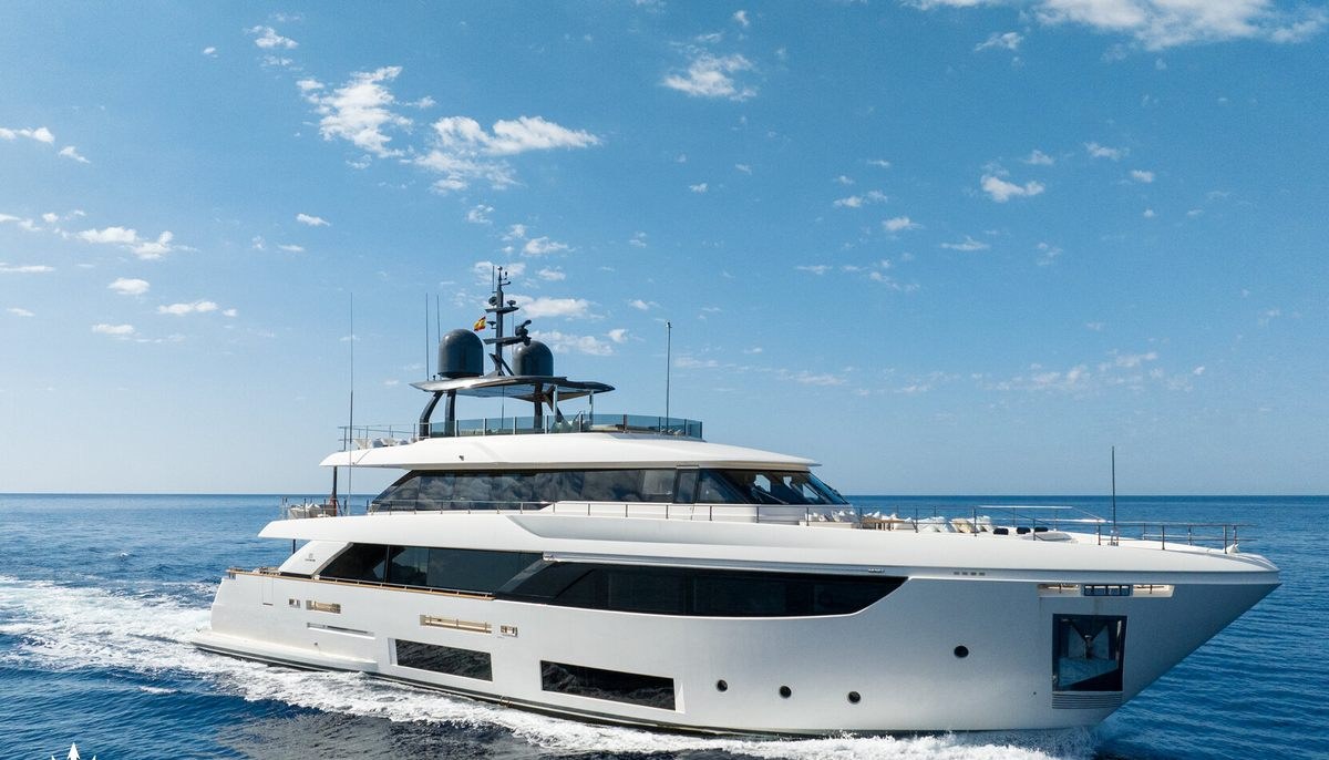 ALBERRY yacht charter 2