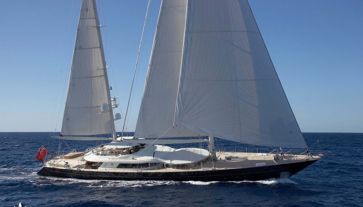 LA LUNA yacht charter 2