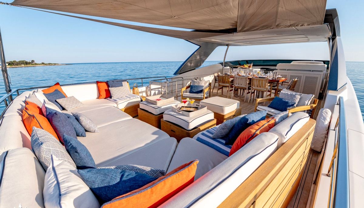 CALM yacht charter 4
