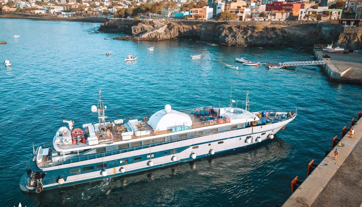 HARMONY G yacht charter 2