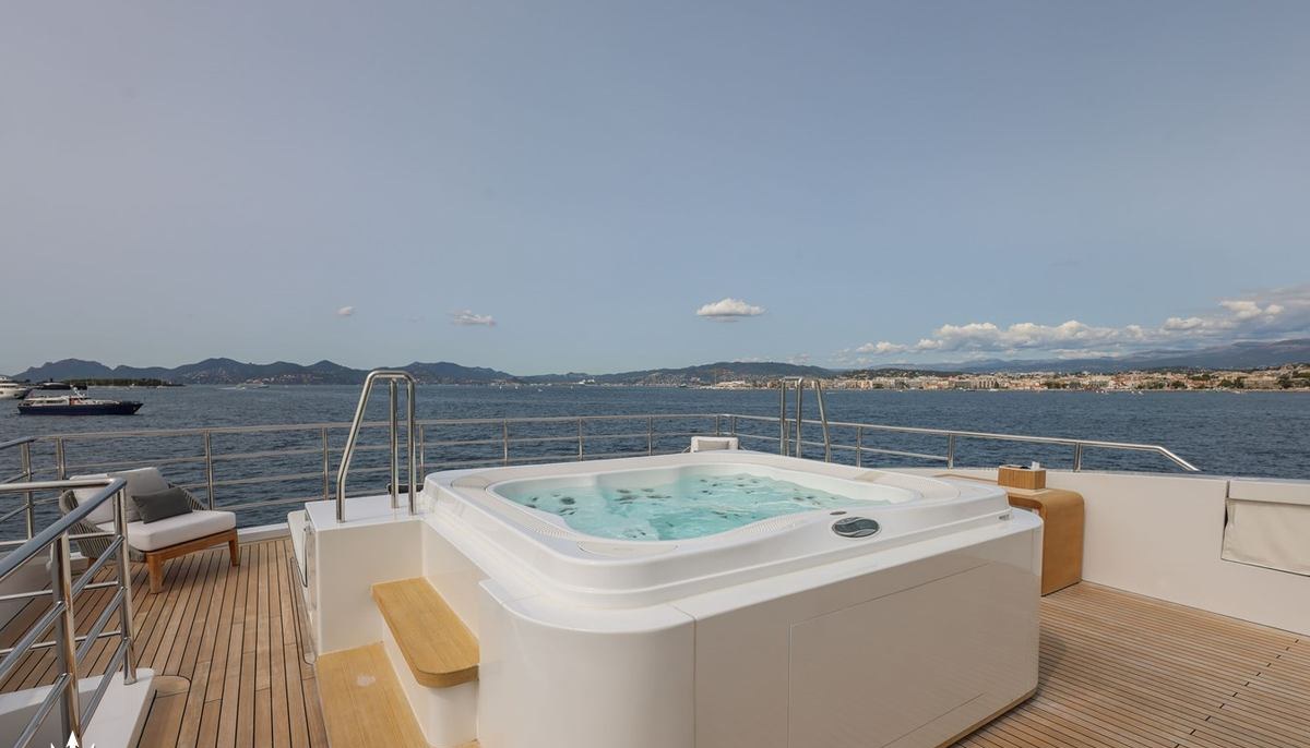 PI yacht charter 3