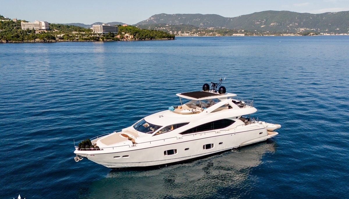 SHINE R yacht charter 2