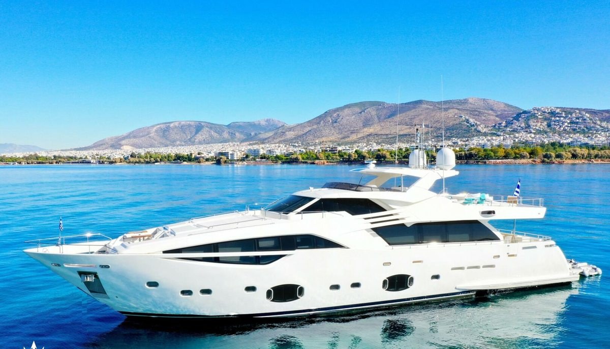 INFINITAS yacht charter 2
